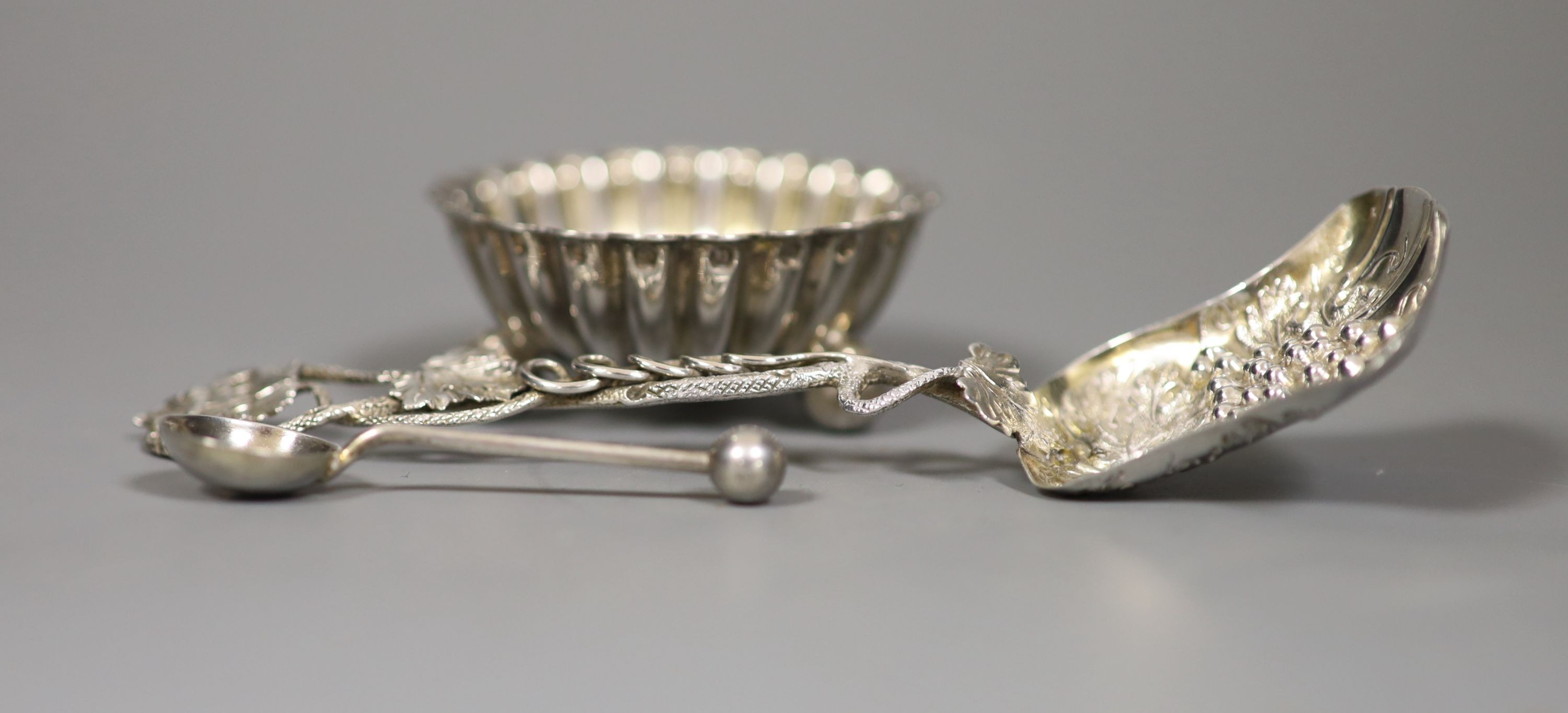 A Victorian silver 'fruiting vine' caddy spoon, Hilliard & Thomason, Birmingham, 1852(a.f.), 12.4cm, together with a silver salt and spoon.